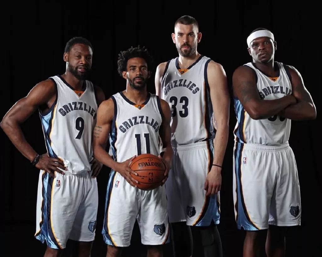 随即撞墙回 随即撞墙回